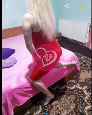 Blonda draguță 35 ani ofer masaje erotice în Florești fotografia:2