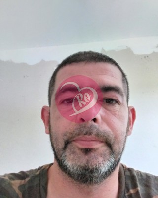 Lorand Caut o amanta