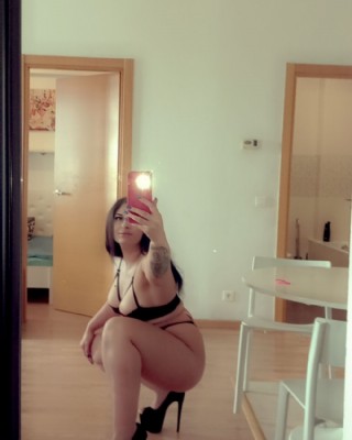 Ema Brunetă Sexy Nouă în Oraș fotografia:5