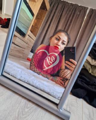 Cătălina azi am ajuns brunetă cu forme sexy BeSZÉLEK MAGYARUL IS fotografia:4