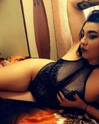 Elly Escortă cu jucări ofer fericire extaz