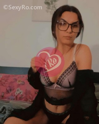 Escortă brunetă servicii sexi masaje jocuri erotice fotografia:4