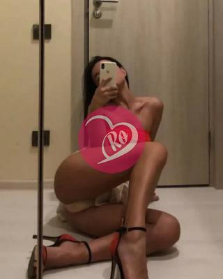 Sellena fac servicii escort doar deplasări