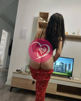 Rebeca te aștept la mine femeie cu forme pentru plăceri și masaje