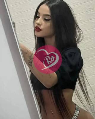 Tânără brunetă slim doar azi în orașul tău fotografia:3