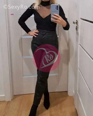 Milf Doamna blonda cu buze senzuale slim slabuta