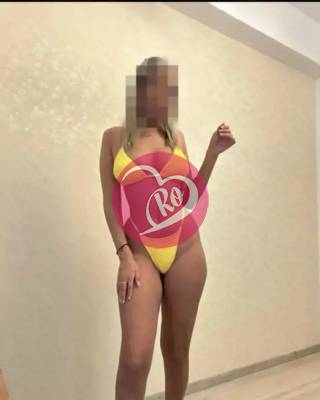 Jessica femeie blonda cu farmec