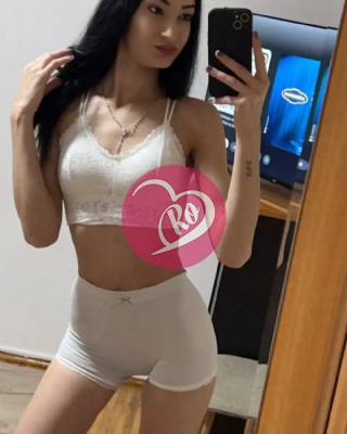 Simona 22 de ani elegantă cu stil am profil pe Instagram fotografia:4