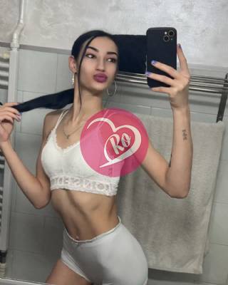 Simona 22 de ani elegantă cu stil am profil pe Instagram fotografia:5