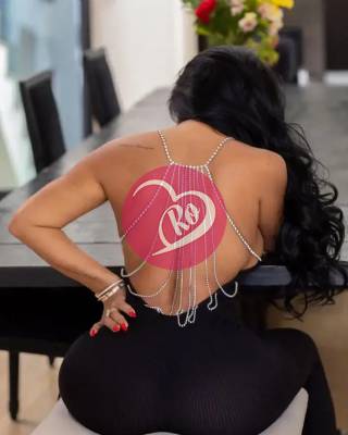 Escortă top ador sărutările ofer un final fericit