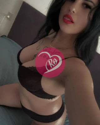 Ionela fac Party girl și deplasări