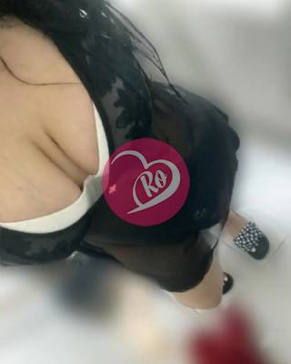 Anays fac doar deplasări femeie plăcută discretă serioasă fotografia:3