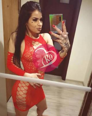 Brunetă curata și discreta dețin pierce-uri fotografia:3