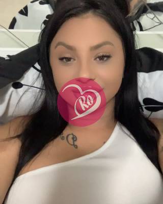 Brunetă cu sex appeal nouă în oraș