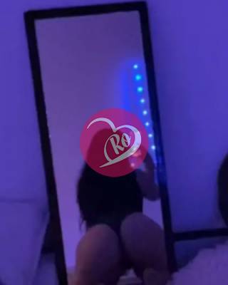 Escortă frumoasă brunetă Slim fotografia:2