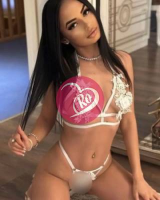 Femeie slim brunetă am revenit pentru voi