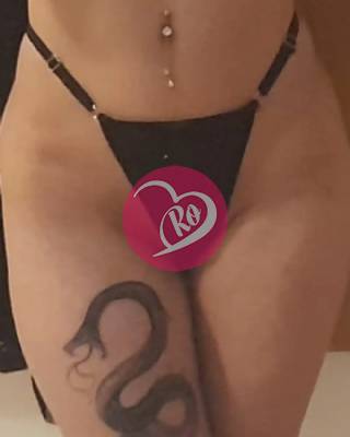 Domnișoară dulce cu multă fantezie pentru intimitate și pasiune