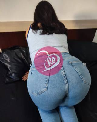 Brunetă de 19 ani reală și discretă autentică și feminină nouă în oraș fotografia:4