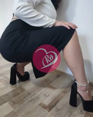 Brunetă 19 ani cochetă mică jucăușă și plină de farmec