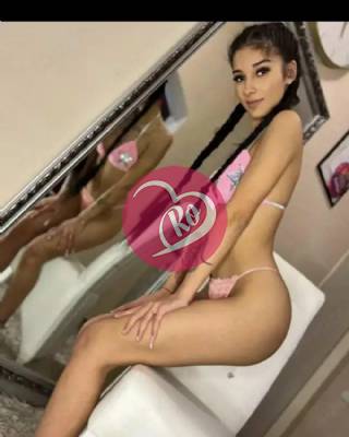 Denisa brunetă slim de 19 ani pentru băieți frumoși fotografia:3