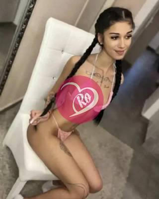 Denisa brunetă slim de 19 ani pentru băieți frumoși fotografia:4