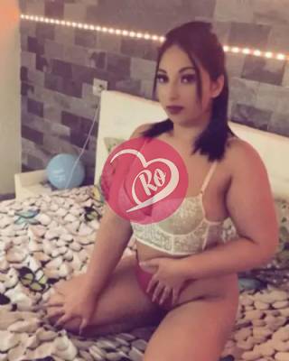 Alexandra fată cu parul brunet corp sexi