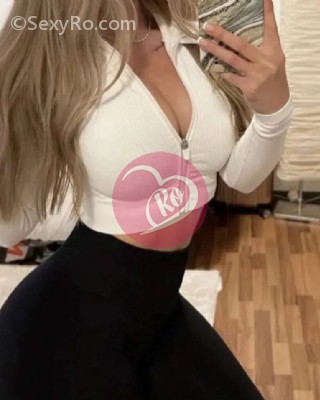 Domnișoara blondă frumoasă sâni mari fund bombat fotografia:2