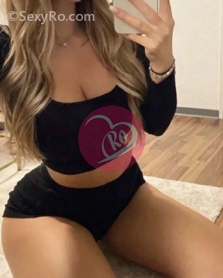 Domnișoara blondă frumoasă sâni mari fund bombat fotografia:3