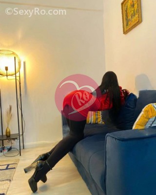 Maria dama de companie nouă în oraș fotografia:3