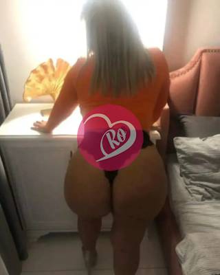 Anda femeie atenta la dorințele bărbaților virili