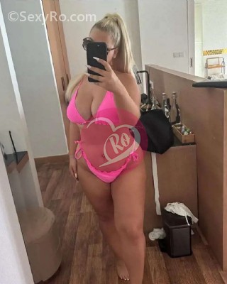 Sonia Blonda cu forme Deplasări - Sexy Party fotografia:2