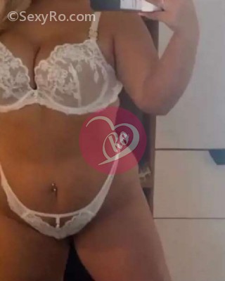 Sonia Blonda cu forme Deplasări - Sexy Party fotografia:3