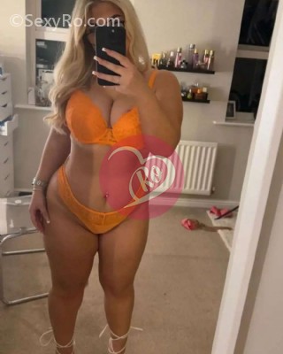 Sonia Blonda cu forme Deplasări - Sexy Party fotografia:4