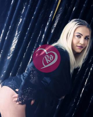 Blondă sexy escortă elegantă fotografia:4