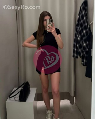 Fata eleganta tânără fac deplasări la client