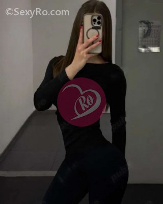 Fata eleganta tânără fac deplasări la client fotografia:3