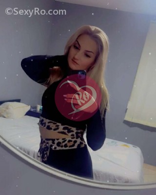 Deea pipiță Blonda seducătoare erotică la maxim fotografia:3