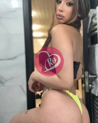 Brunetă femeie top trei zile în orașul tău fotografia:2