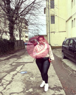 Buna mă numesc kyym roșcată focoasa cu forme apetisante party fotografia:4