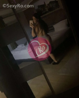 Femeie brunetă corpul frumos sunt în oraș poze reale fotografia:2