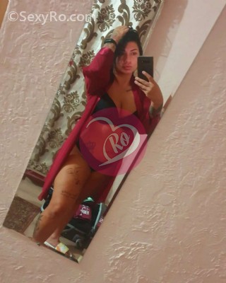 Brunetă pasională pentru unguri fotografia:2