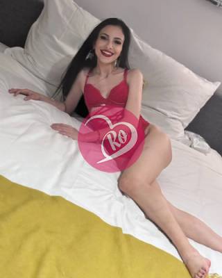 Simona fac deplasări la tine sau la Hotel. fotografia:2