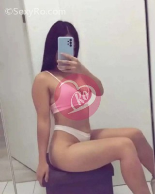 Feminina brunetă doar pentru câteva zile.