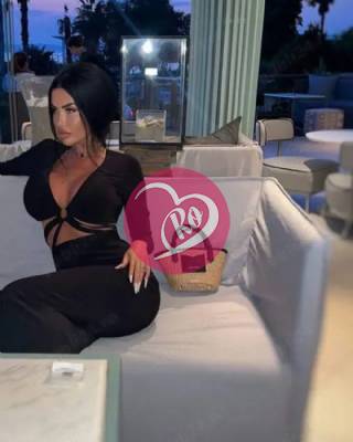 Denisa fac și deplasări - Forme sexy pentru intimitate.