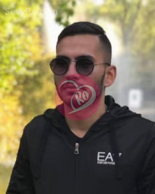 Robert Sunt băiat discret și serios fotografia:3