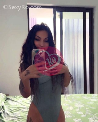 Adelina brunetă sexy cu forme reală poze din locație fotografia:2