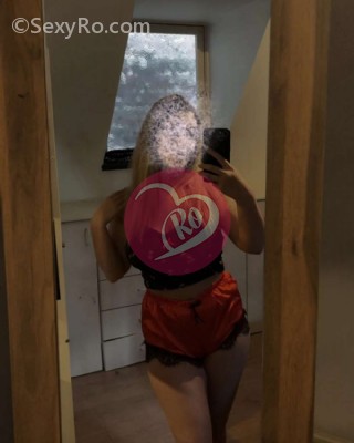 Blonda dulce la tine in oras fotografia:3