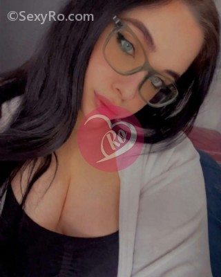 Femeie cu forme sexy am revenit pentru voi