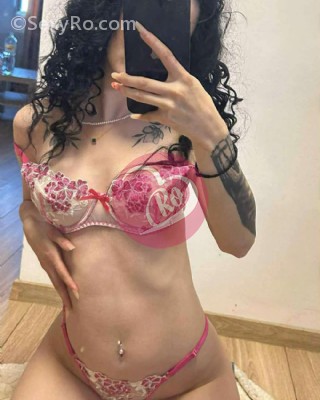 Brunetă sexy pielea moale - Buze senzuale pentru oralul perfect fotografia:9