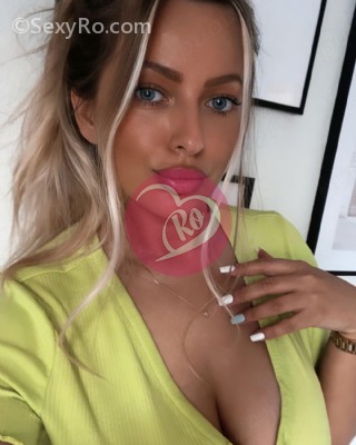 Blonda de 40 ani sunt o doamnă foarte senzuală.